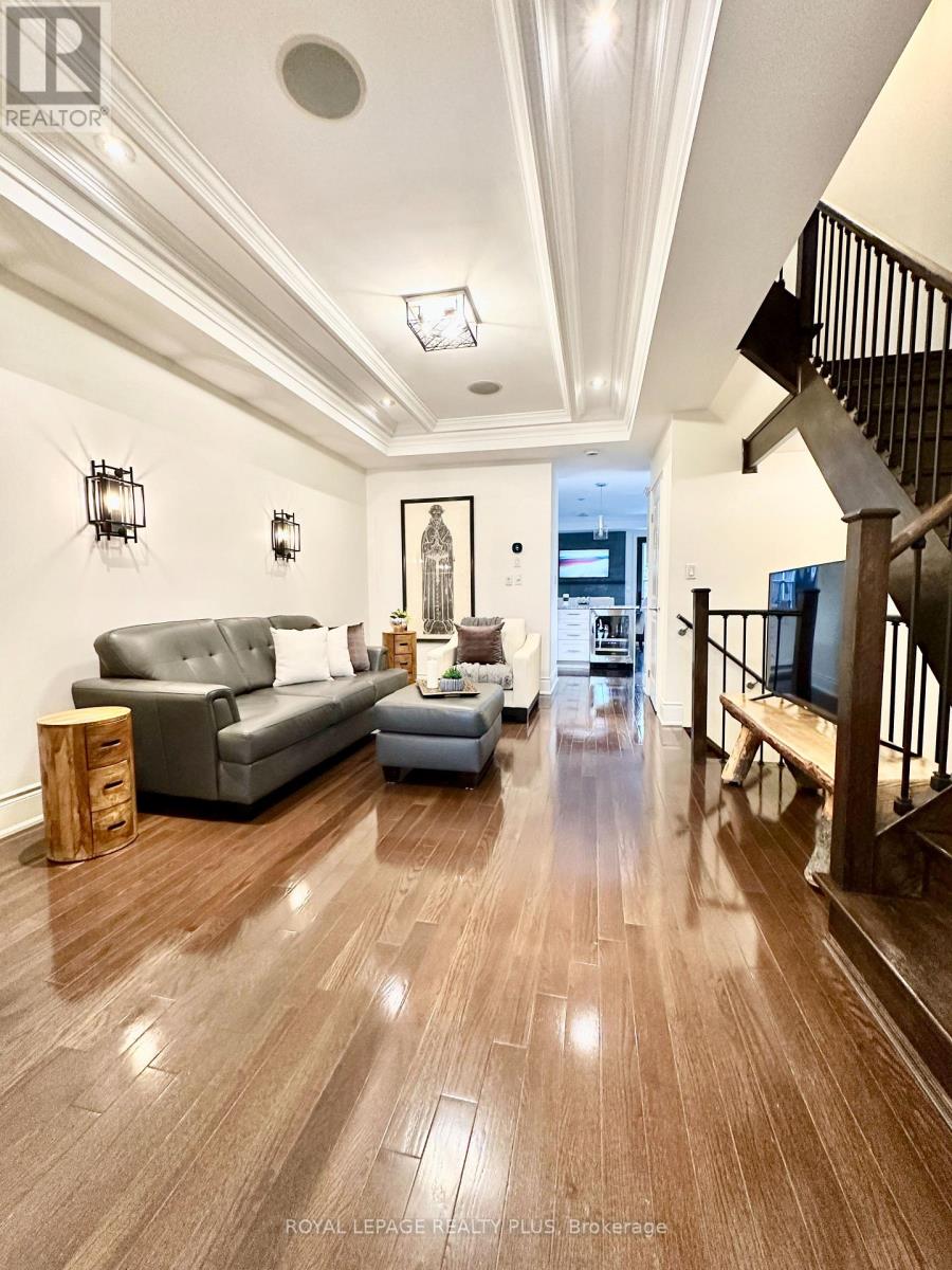 142 Rebecca Street, Oakville, Ontario  L6K 1J5 - Photo 4 - W12885060