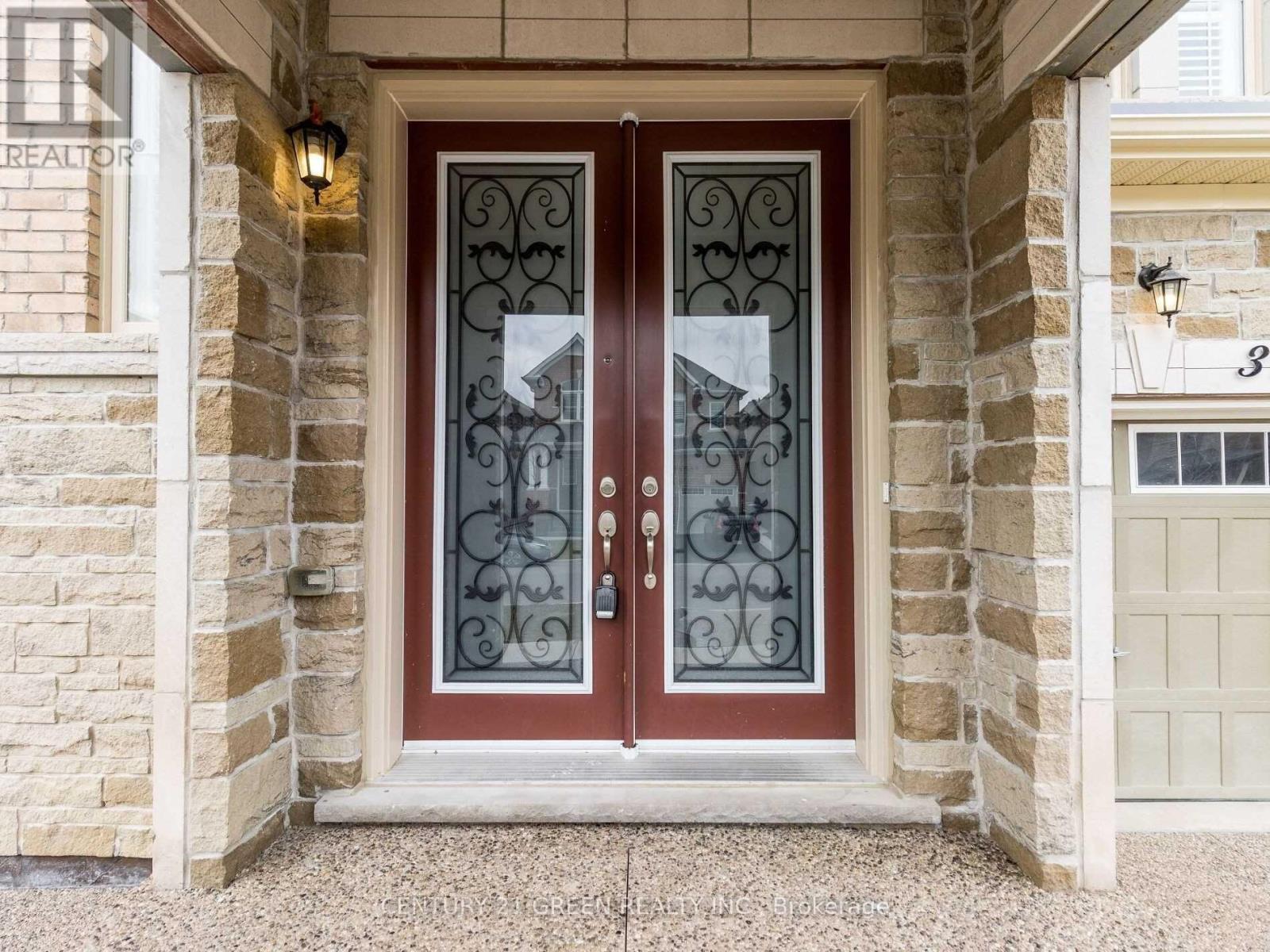 39 Argelia Crescent, Brampton, Ontario L6X 5N5 - Photo 2 - W12885072