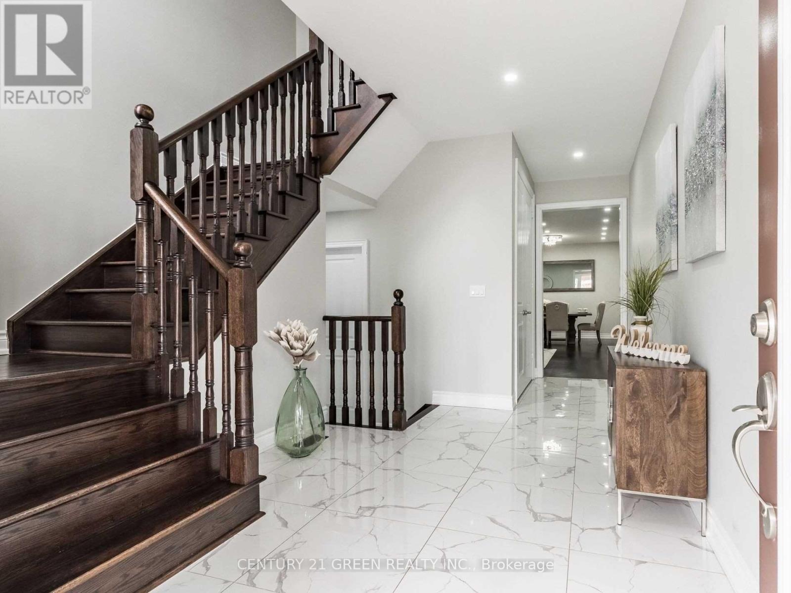 39 Argelia Crescent, Brampton, Ontario L6X 5N5 - Photo 3 - W12885072