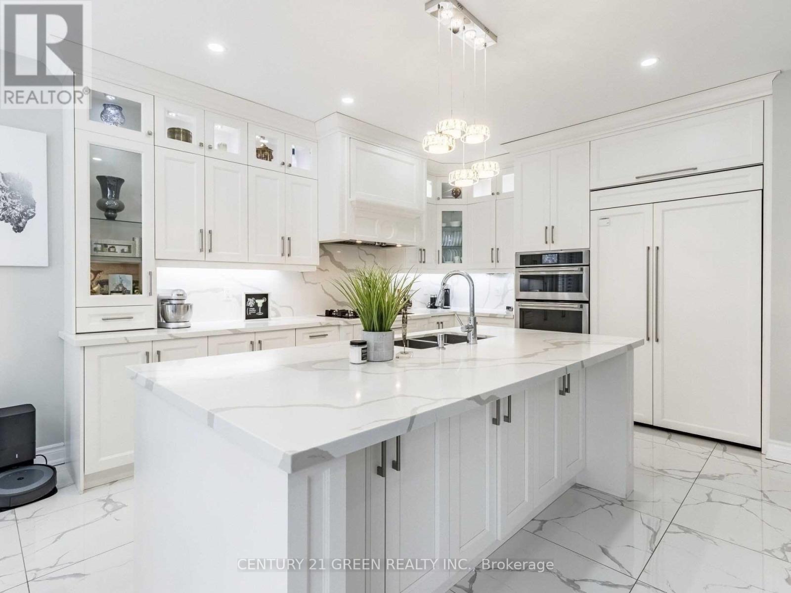 39 Argelia Crescent, Brampton, Ontario L6X 5N5 - Photo 9 - W12885072