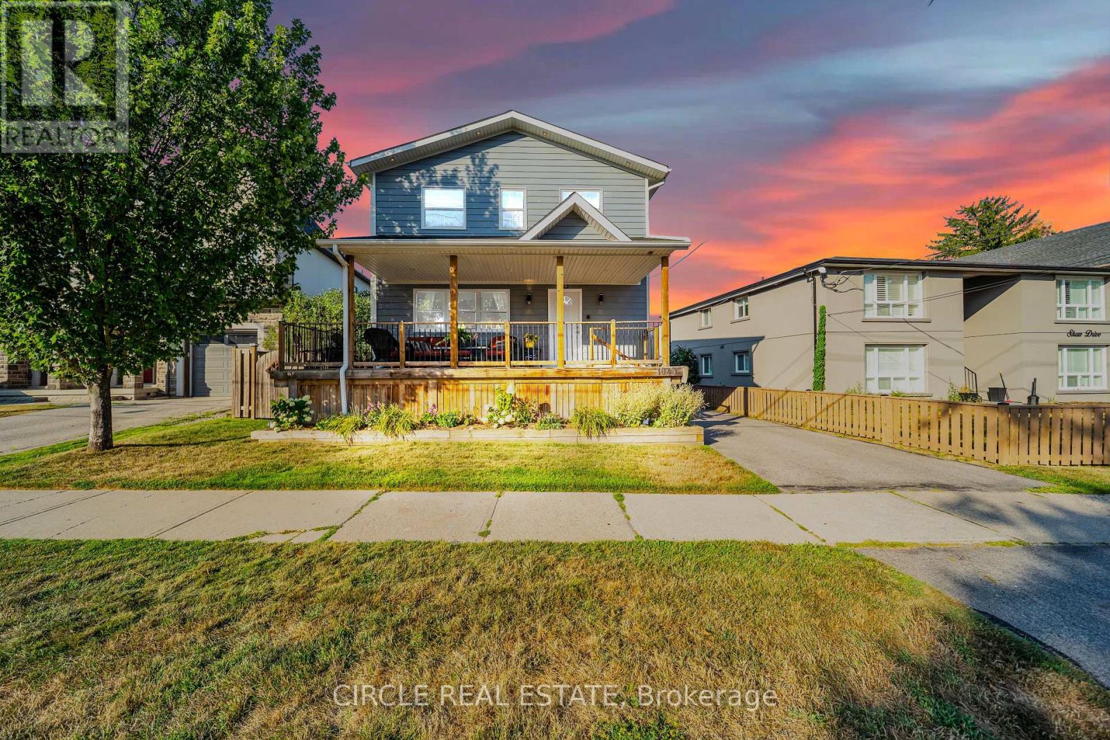 1043 Shaw Drive, Mississauga, Ontario  L5G 3Z3 - Photo 2 - W12885086