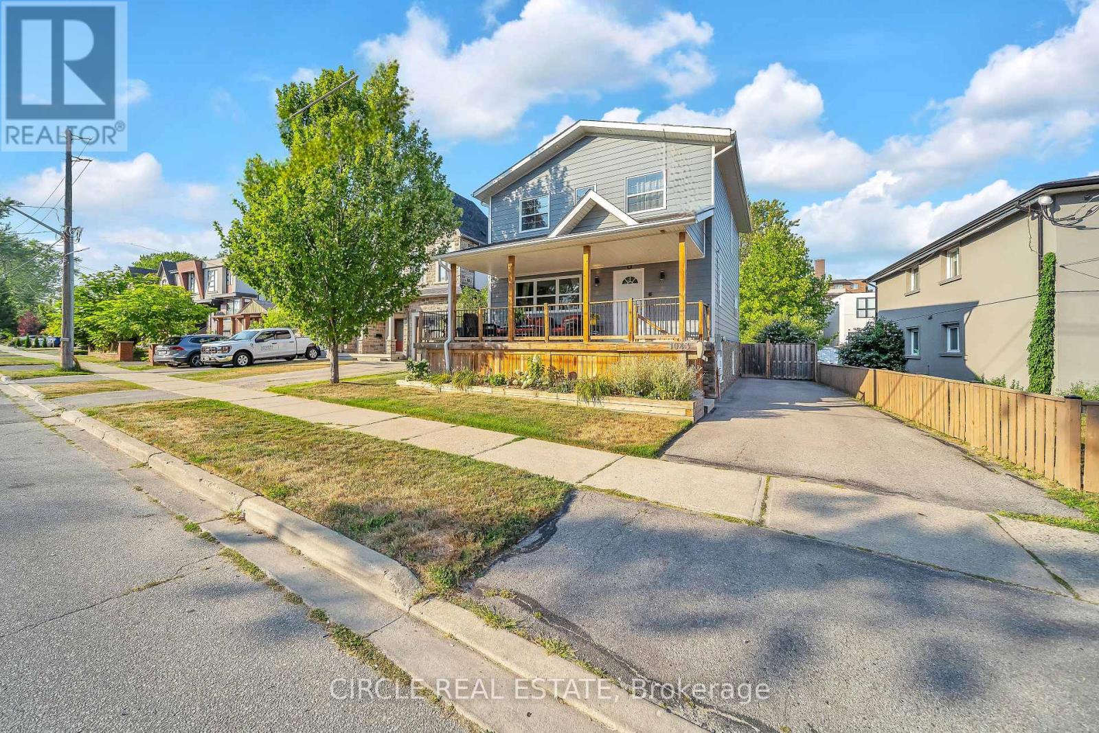 1043 Shaw Drive, Mississauga, Ontario  L5G 3Z3 - Photo 3 - W12885086