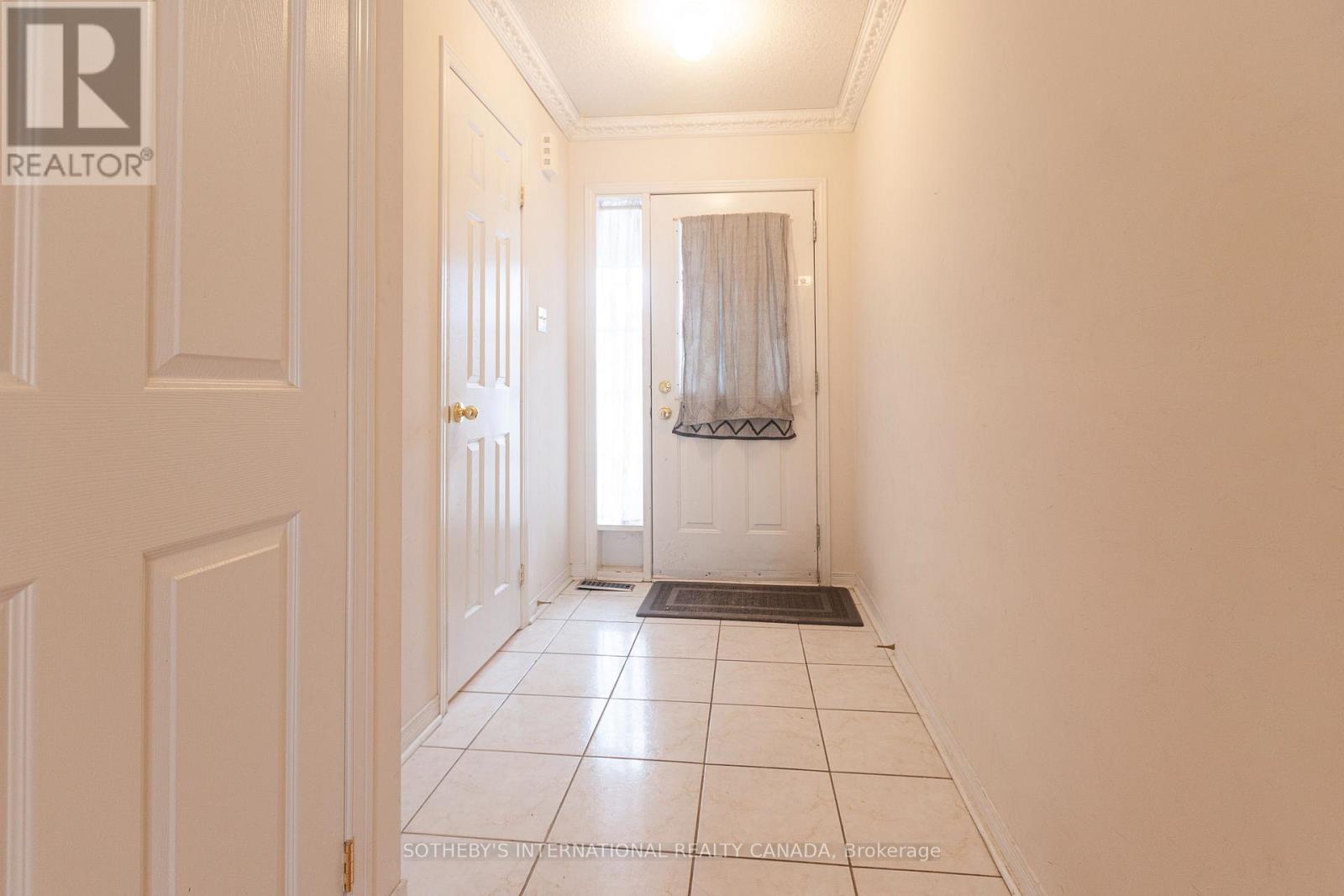 75 Rockgarden Trail, Brampton, Ontario  L6R 3M9 - Photo 4 - W12885096