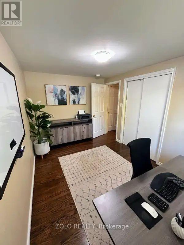 Upper - 3 Old York Crescent, Kitchener, Ontario  N2B 3G2 - Photo 12 - X12884392