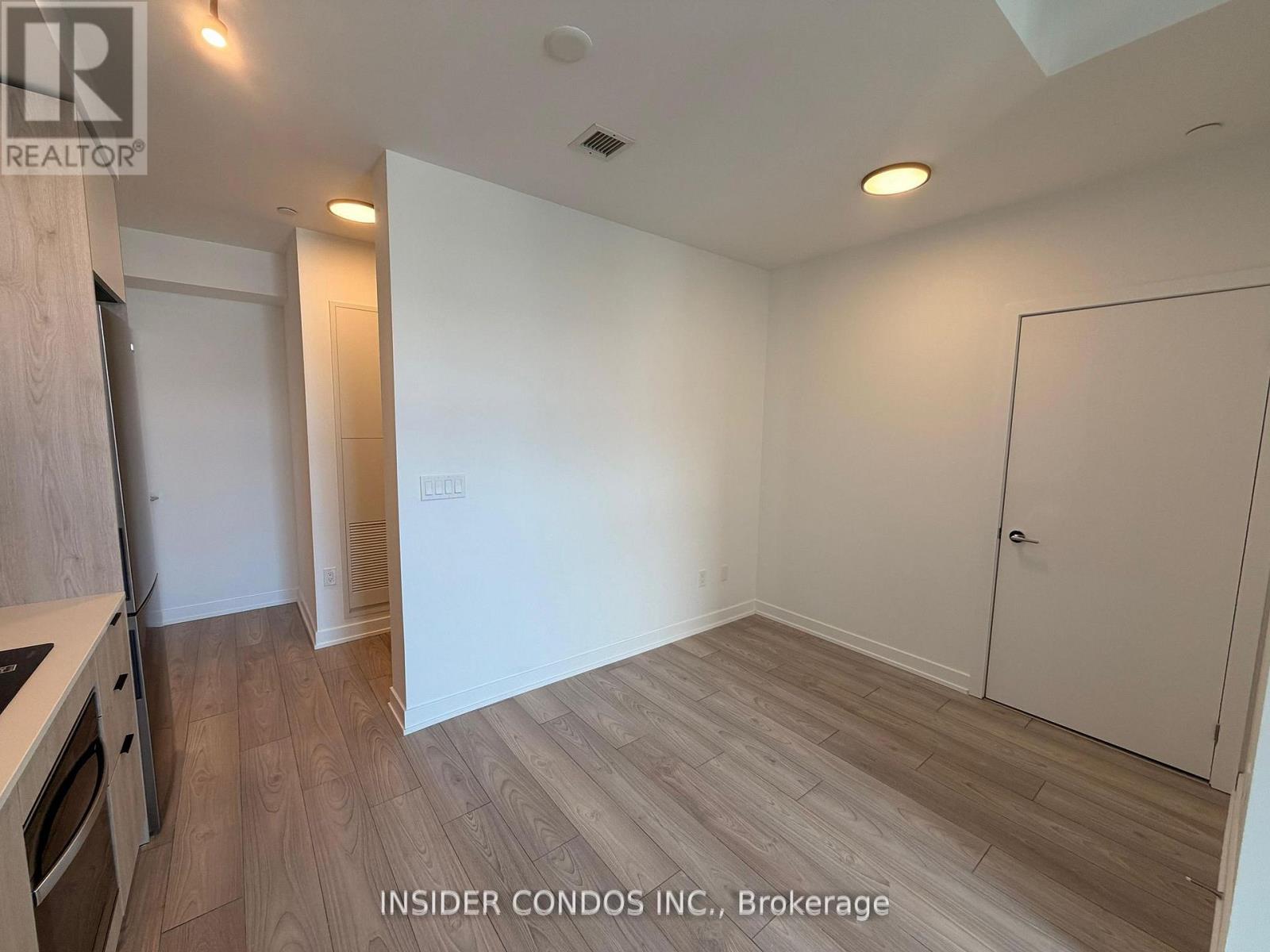 1016 - 1001 The Queensway, Toronto, Ontario  M8Z 6C7 - Photo 8 - W12885118