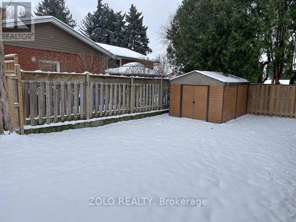 Upper - 3 Old York Crescent, Kitchener, Ontario  N2B 3G2 - Photo 9 - X12884392