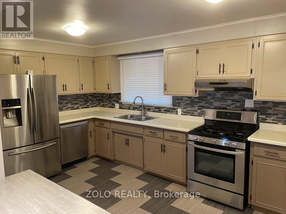 Upper - 3 Old York Crescent, Kitchener, Ontario  N2B 3G2 - Photo 2 - X12884392