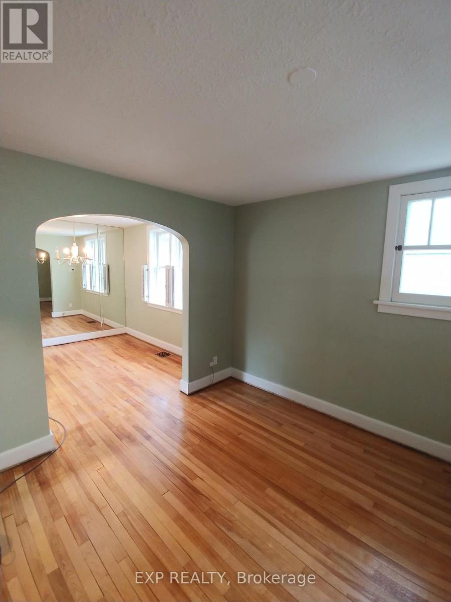 162 Woodroffe Avenue, Ottawa, Ontario K2A 3T9 - Photo 3 - X12885134