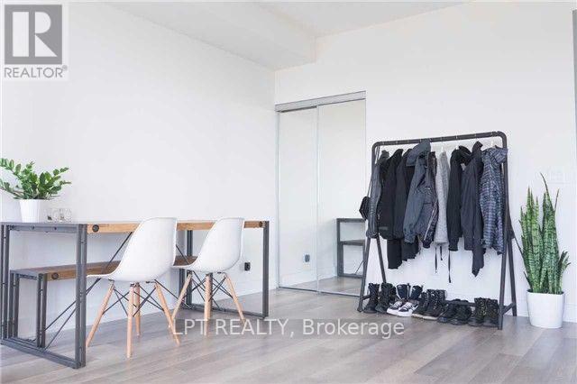 2202 - 318 Richmond Street W, Toronto, Ontario  M5V 1X2 - Photo 10 - C12885126