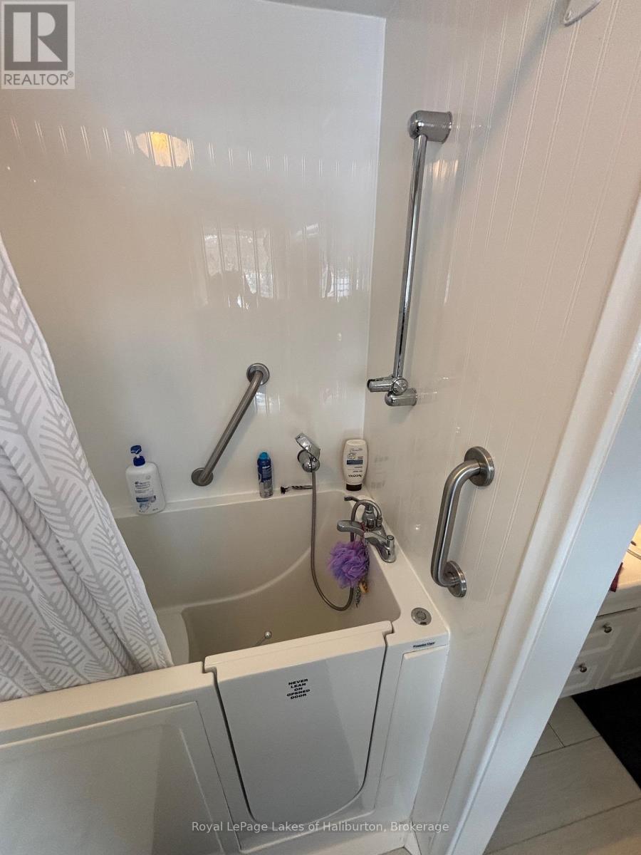 7 Regina Road, Kawartha Lakes, Ontario  K0M 2A0 - Photo 16 - X12885140