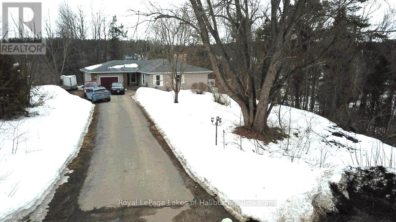 7 Regina Road, Kawartha Lakes, Ontario  K0M 2A0 - Photo 2 - X12885140