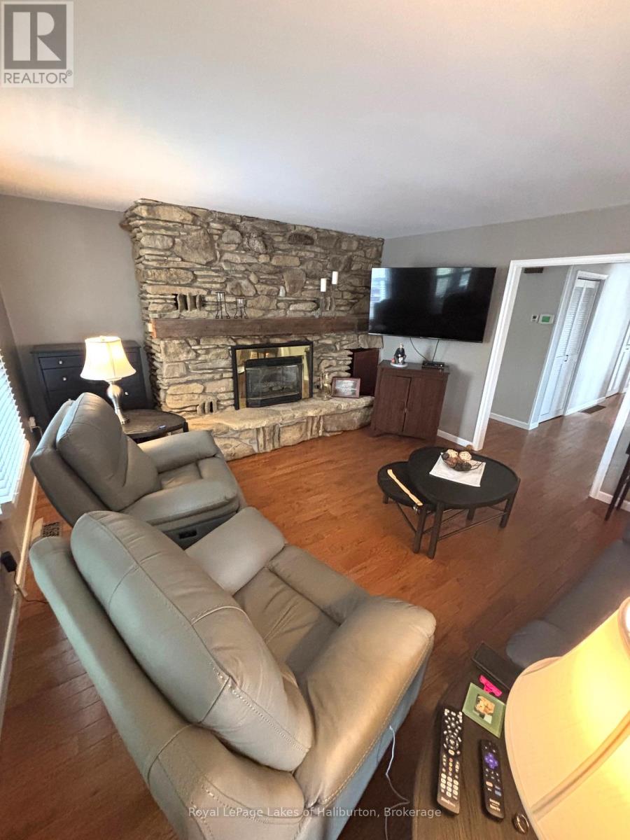 7 Regina Road, Kawartha Lakes, Ontario  K0M 2A0 - Photo 5 - X12885140