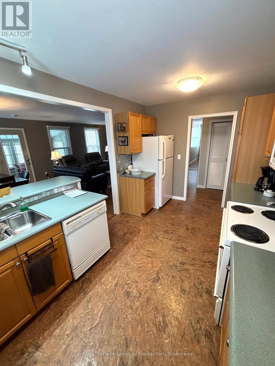 7 Regina Road, Kawartha Lakes, Ontario  K0M 2A0 - Photo 9 - X12885140