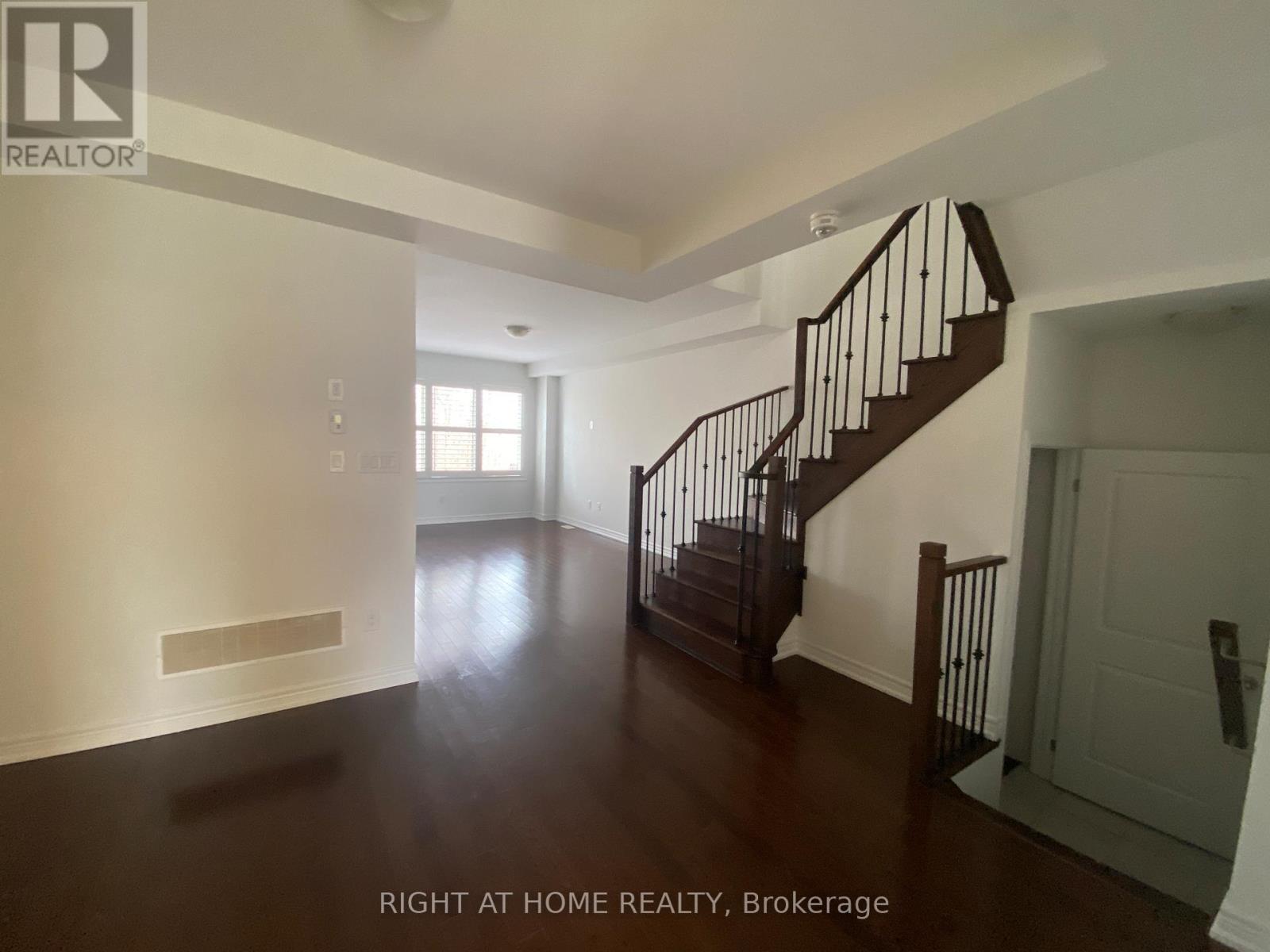 2124 Dale Road, Innisfil, Ontario  L9S 0L4 - Photo 2 - N12885124