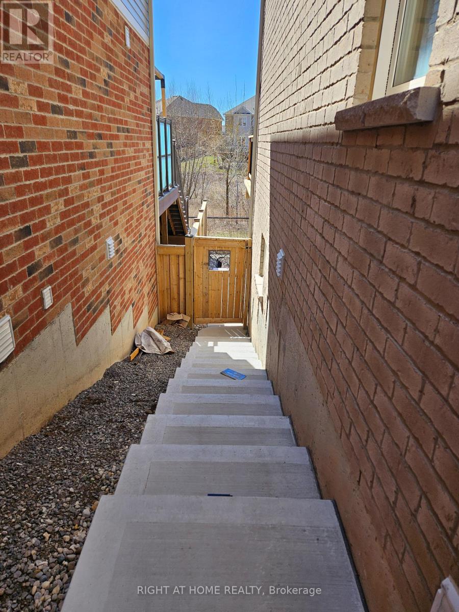 Lower - 1290 Duignan Crescent, Milton, Ontario  L9E 1C7 - Photo 4 - W12885138