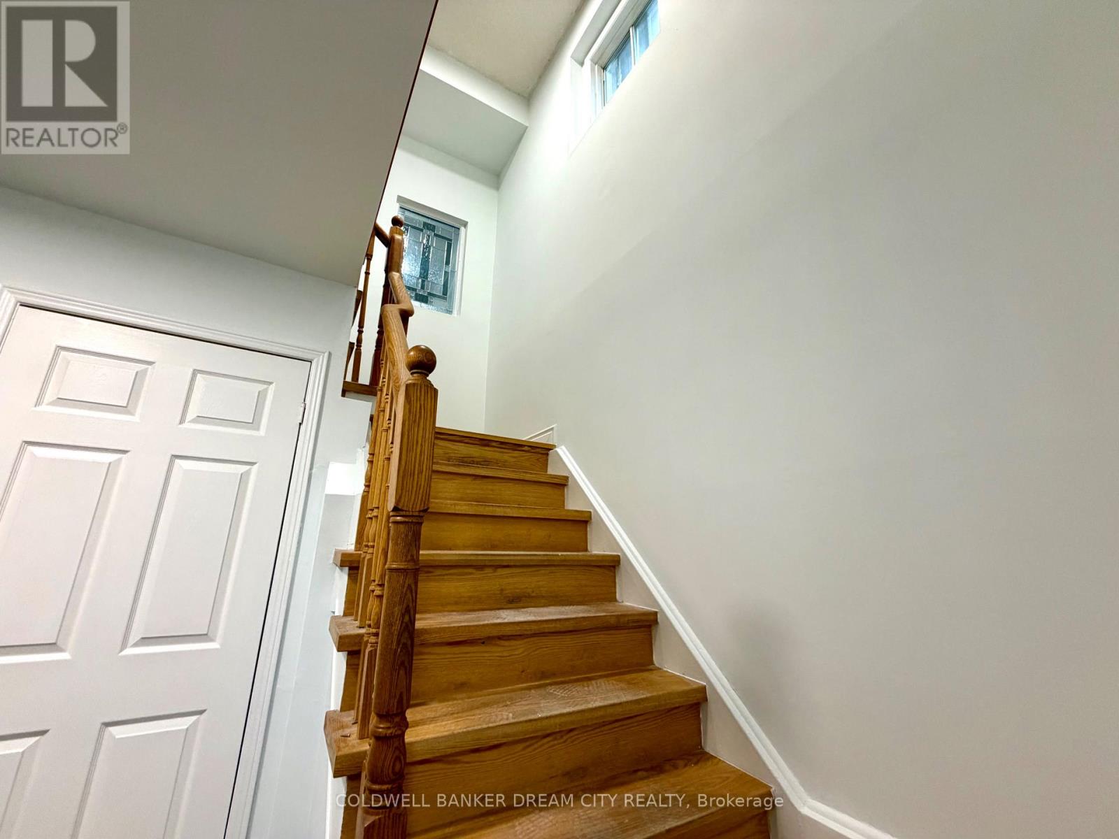 Upper Unit - 1031 Blizzard Road, Mississauga, Ontario  L5V 1T2 - Photo 10 - W12867620