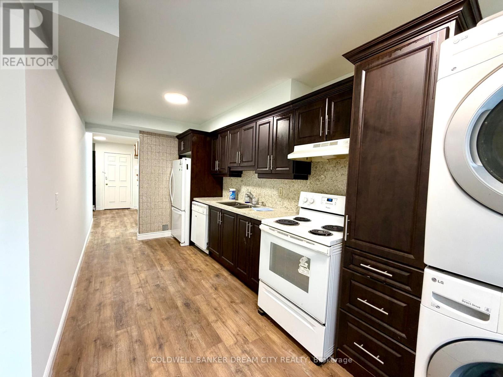 Upper Unit - 1031 Blizzard Road, Mississauga, Ontario  L5V 1T2 - Photo 6 - W12867620