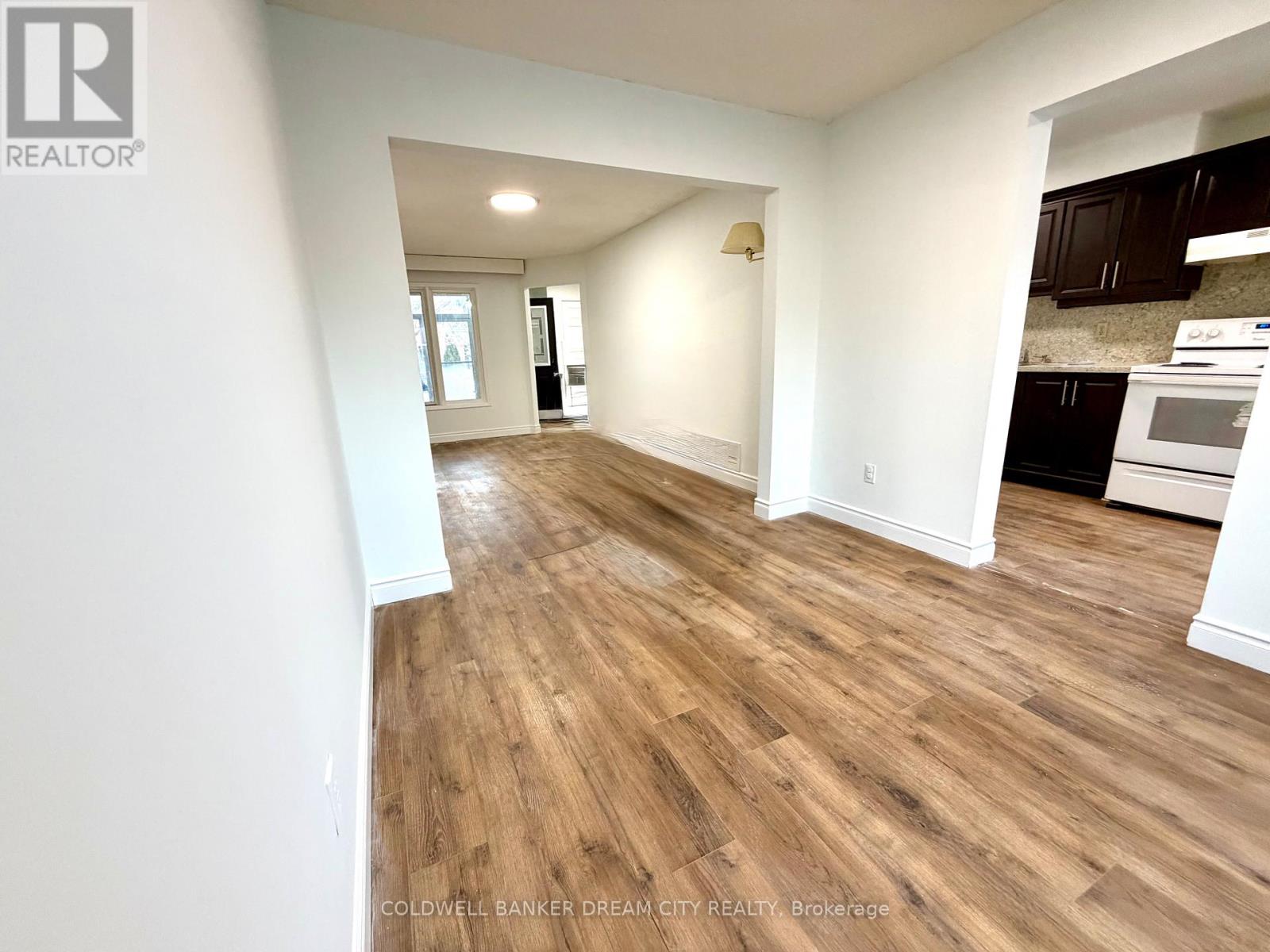 Upper Unit - 1031 Blizzard Road, Mississauga, Ontario  L5V 1T2 - Photo 3 - W12867620