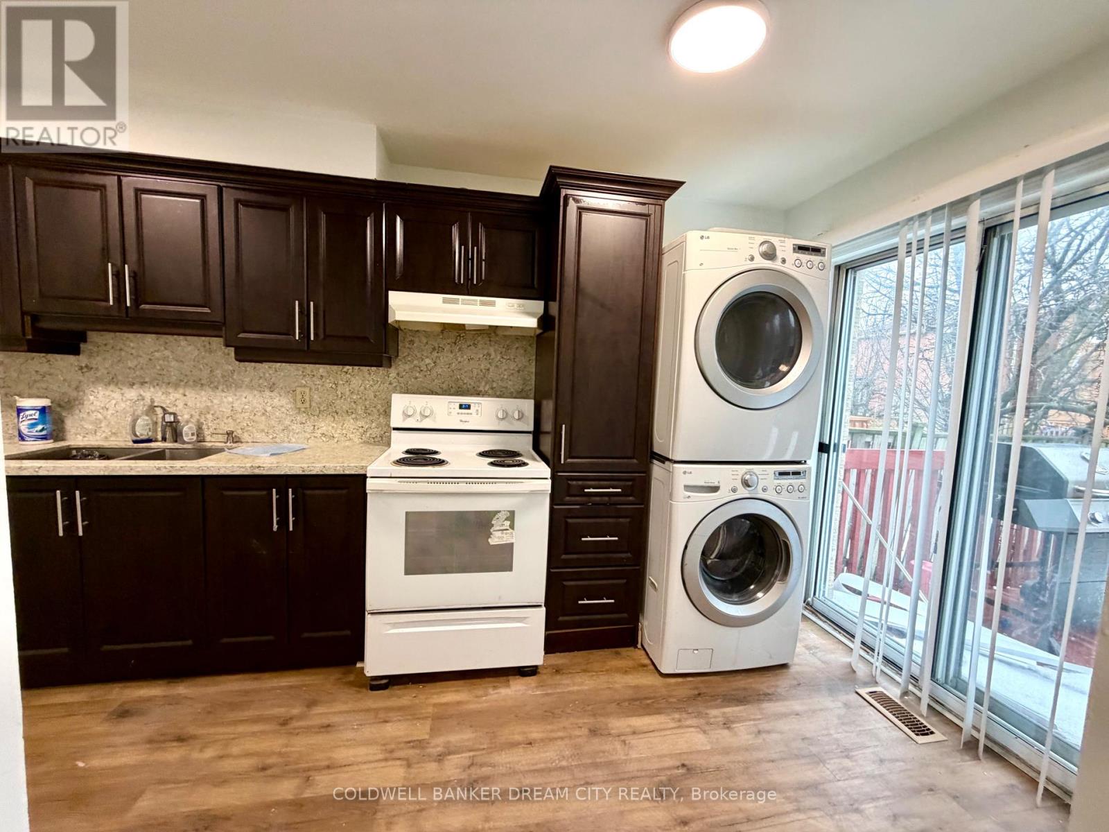 Upper Unit - 1031 Blizzard Road, Mississauga, Ontario  L5V 1T2 - Photo 8 - W12867620