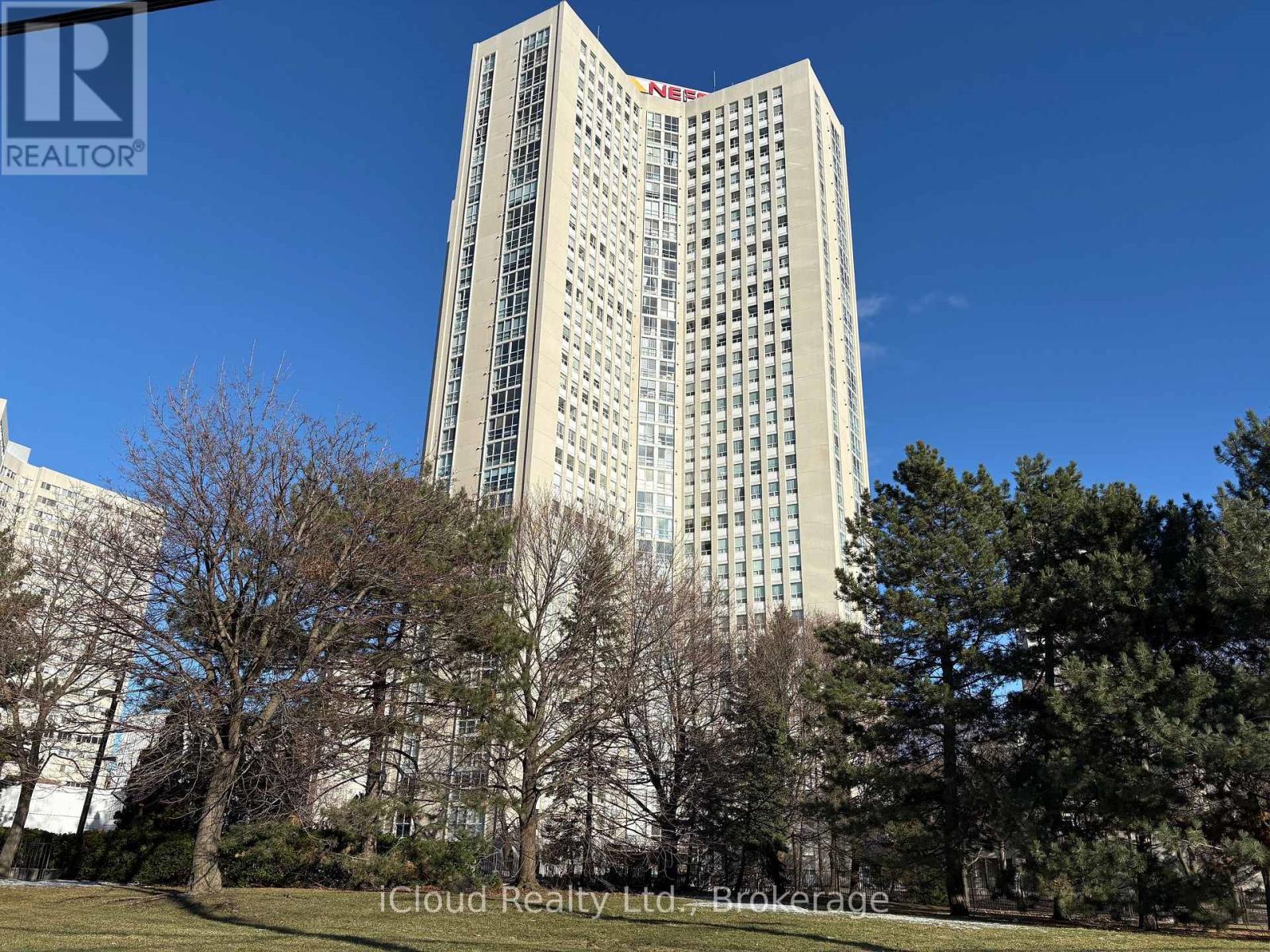 3208 - 3650 Kaneff Crescent, Mississauga, Ontario  L5A 4A1 - Photo 3 - W12879852