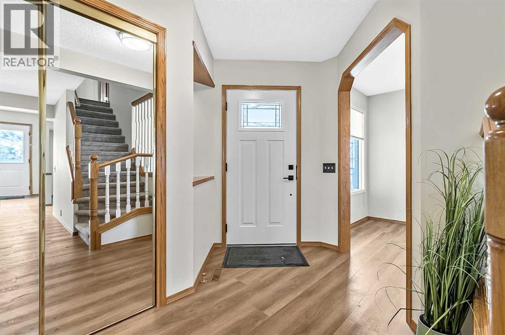 23 Sunset Crescent, Okotoks, Alberta  T1S 1P3 - Photo 3 - A2291099