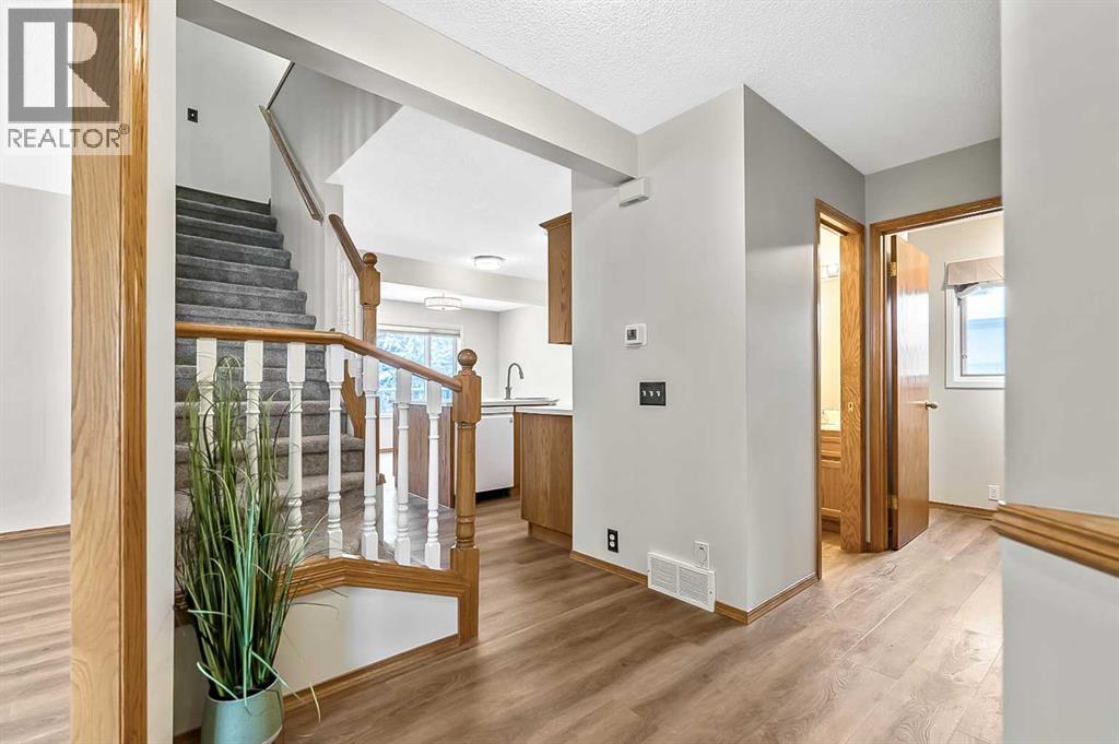 23 Sunset Crescent, Okotoks, Alberta  T1S 1P3 - Photo 4 - A2291099