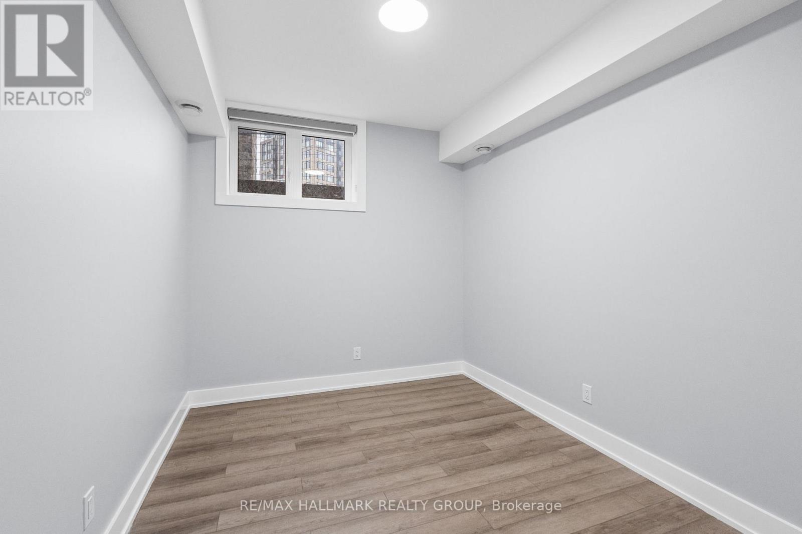 B - 884 Byron Avenue, Ottawa, Ontario  K2A 0A1 - Photo 10 - X12885154