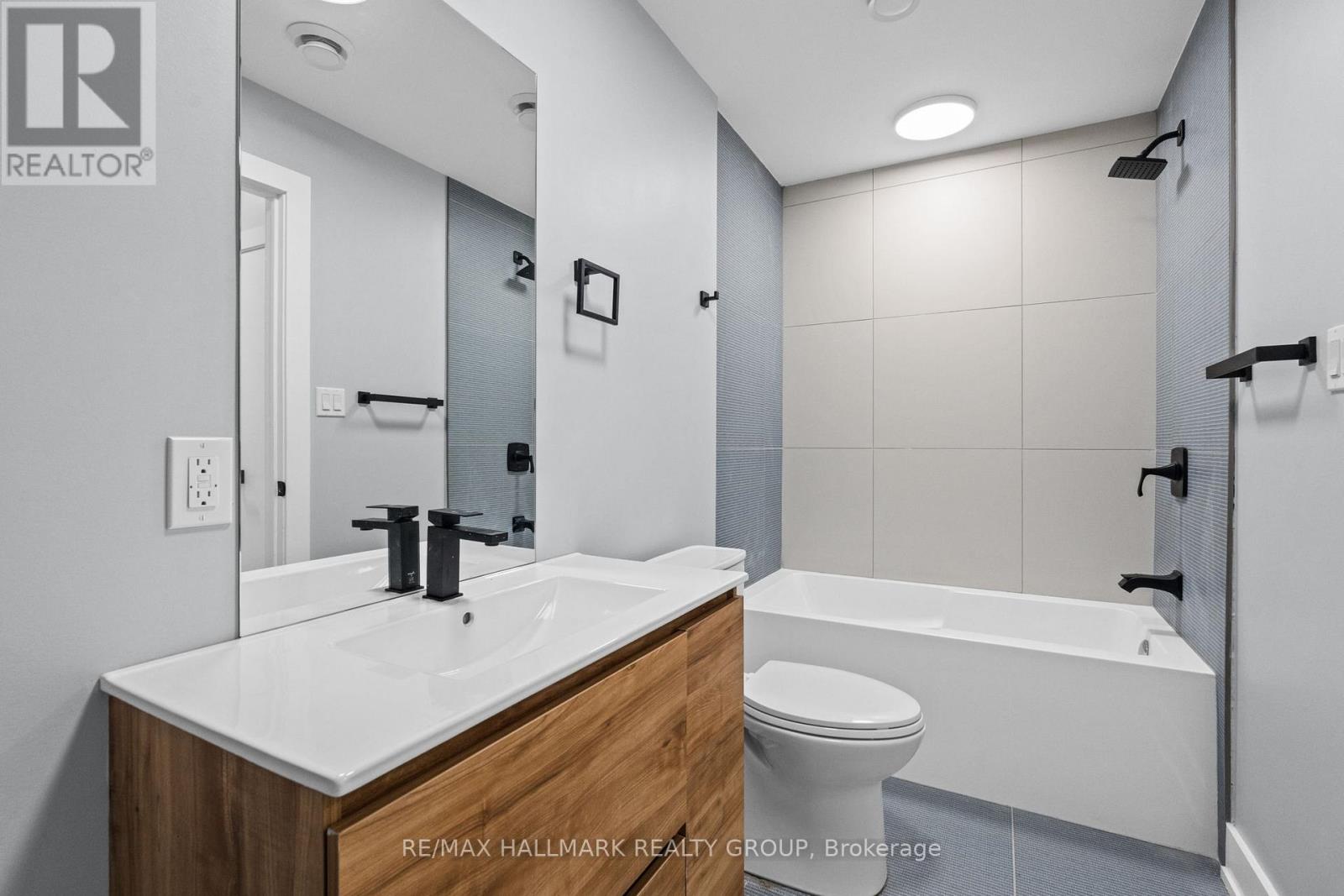 B - 884 Byron Avenue, Ottawa, Ontario  K2A 0A1 - Photo 12 - X12885154