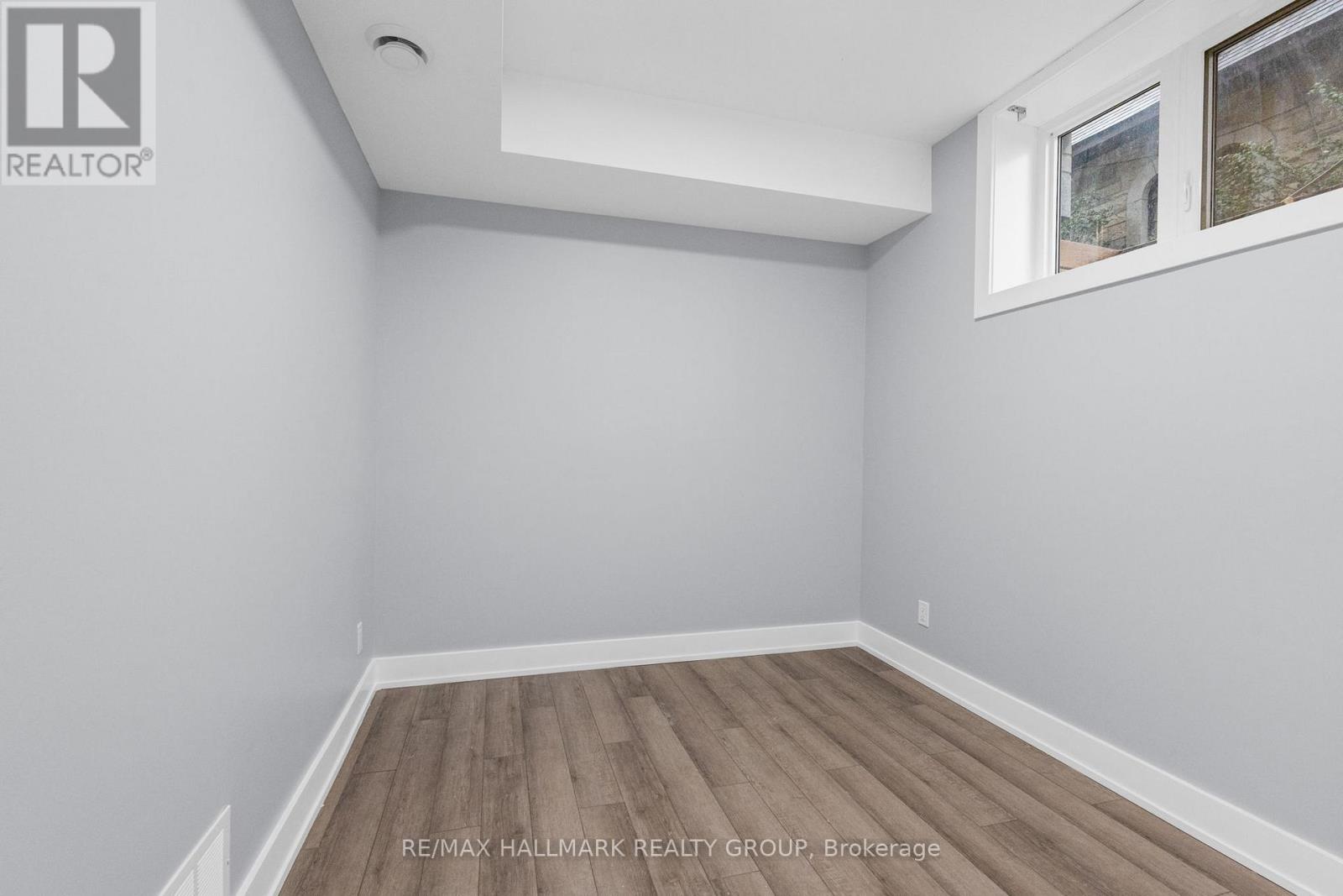 B - 884 Byron Avenue, Ottawa, Ontario  K2A 0A1 - Photo 13 - X12885154