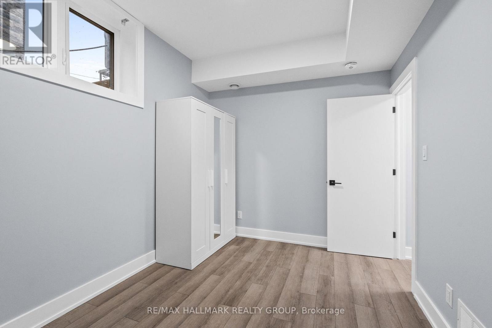 B - 884 Byron Avenue, Ottawa, Ontario  K2A 0A1 - Photo 14 - X12885154