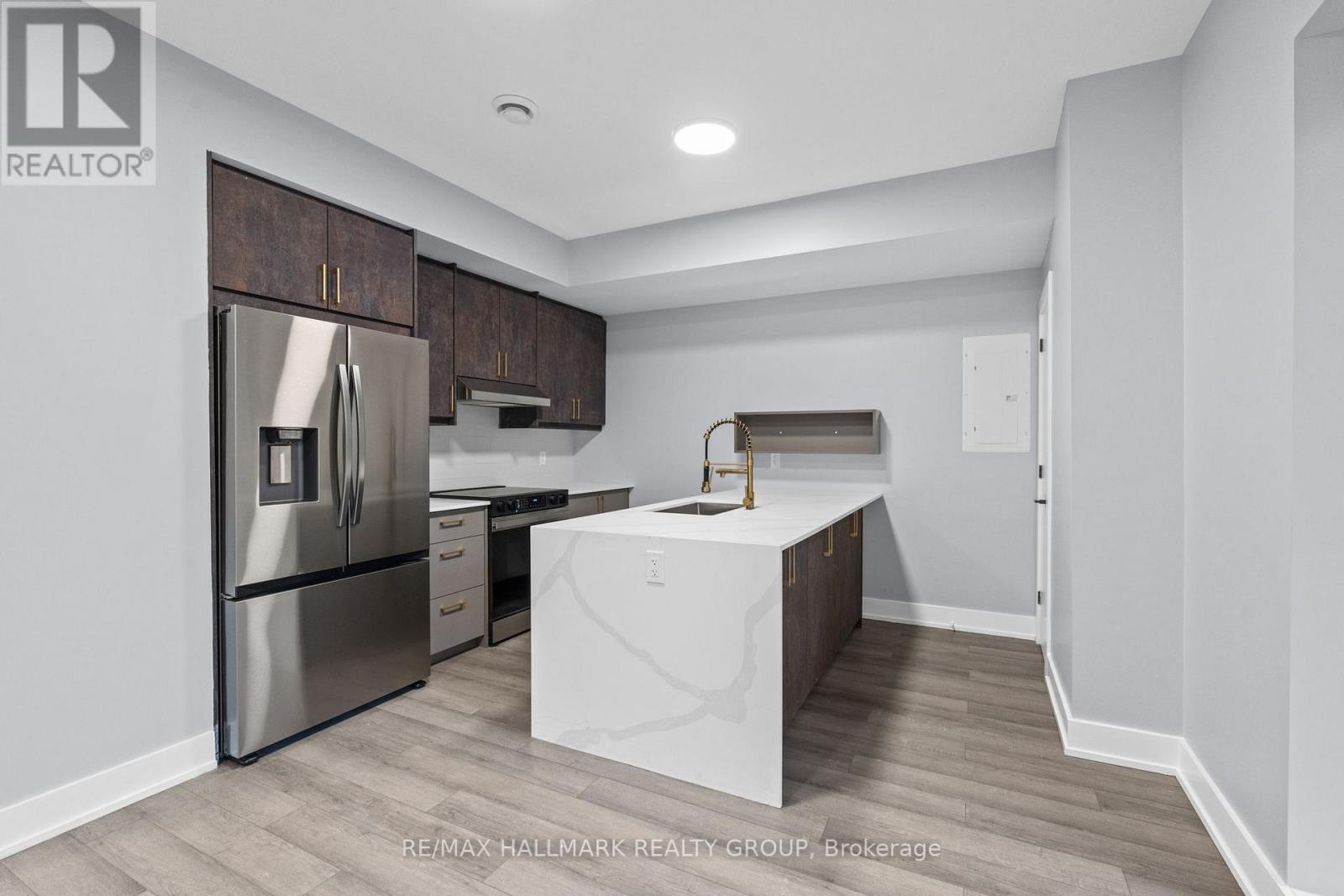 B - 884 Byron Avenue, Ottawa, Ontario  K2A 0A1 - Photo 5 - X12885154