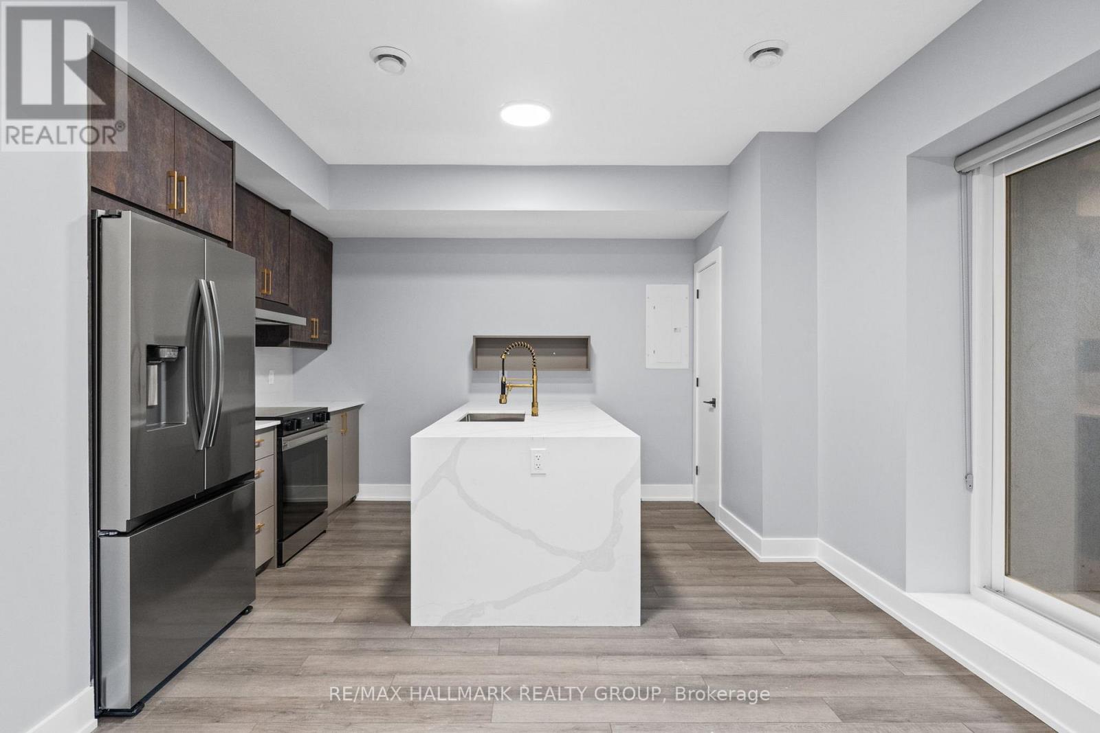 B - 884 Byron Avenue, Ottawa, Ontario  K2A 0A1 - Photo 6 - X12885154