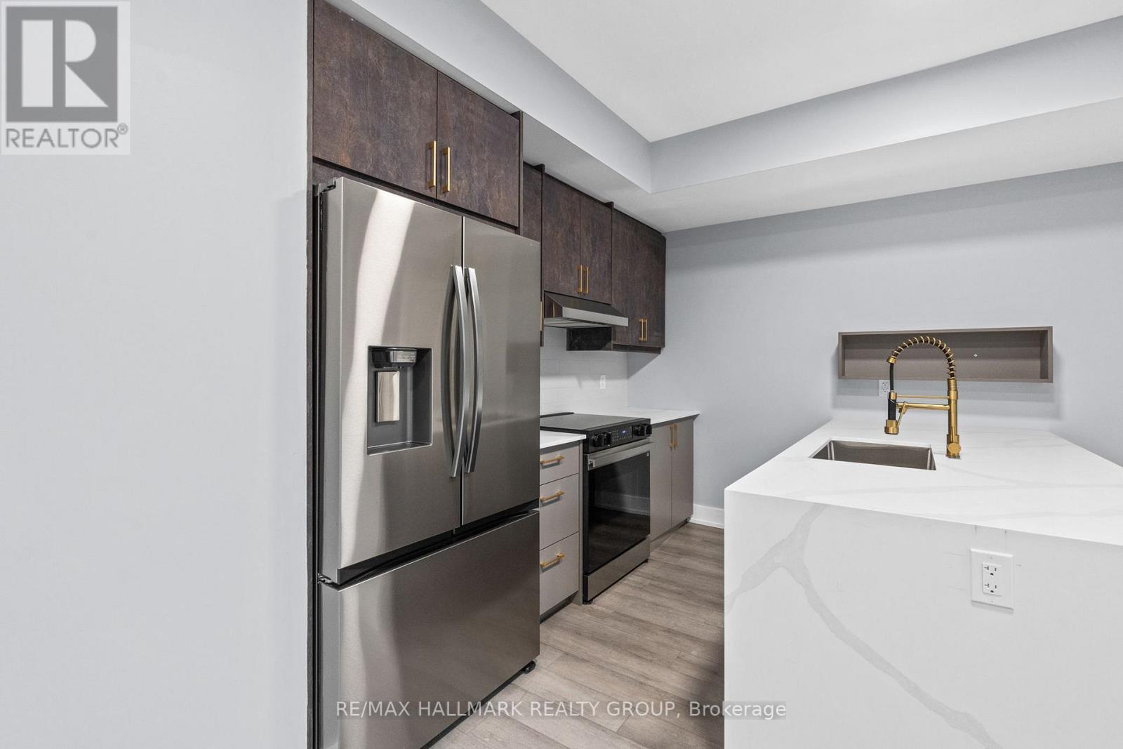 B - 884 Byron Avenue, Ottawa, Ontario  K2A 0A1 - Photo 7 - X12885154