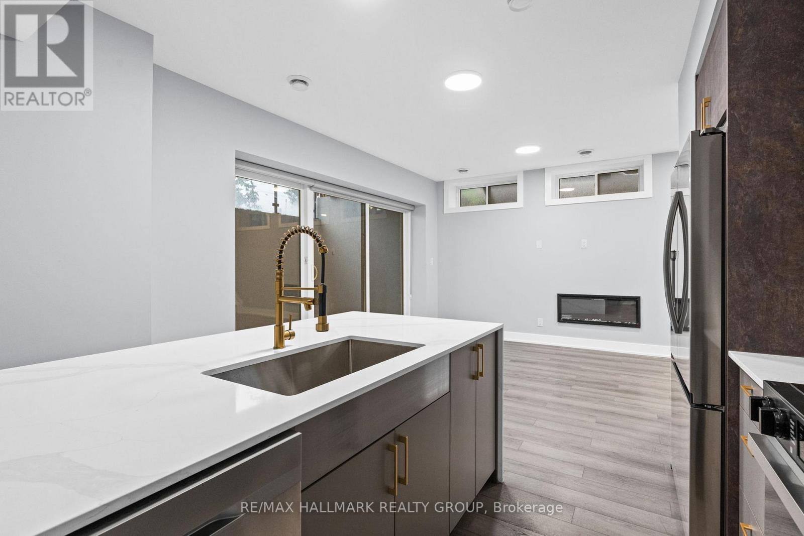 B - 884 Byron Avenue, Ottawa, Ontario  K2A 0A1 - Photo 8 - X12885154