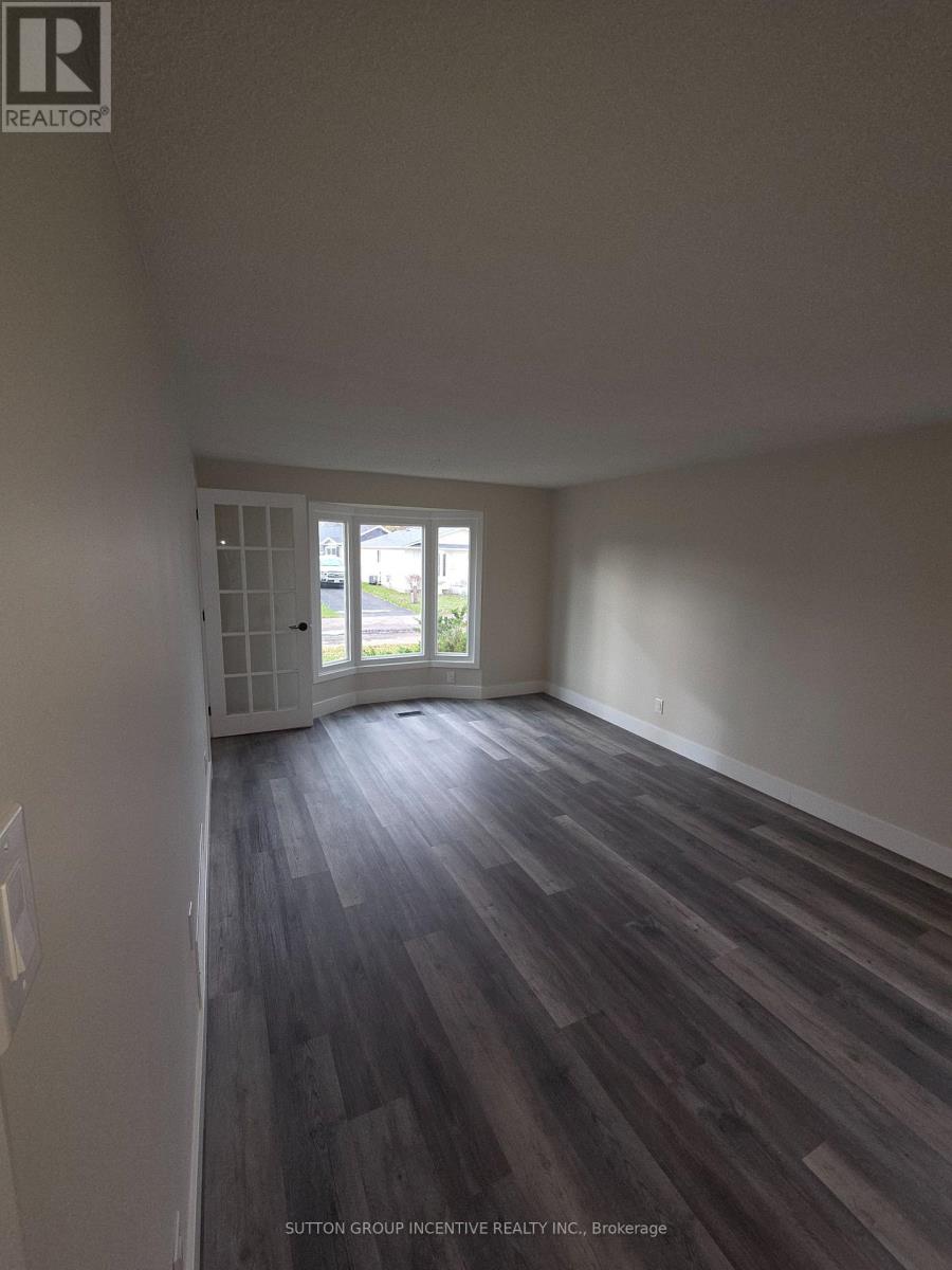 39 Royal Oak Drive, Innisfil, Ontario L0L 1L0 - Photo 12 - N12885146