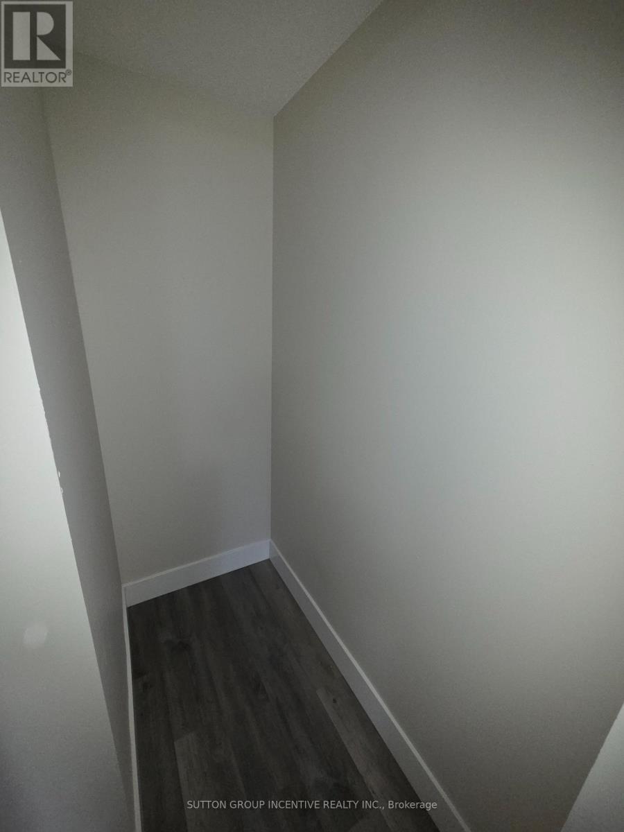 39 Royal Oak Drive, Innisfil, Ontario L0L 1L0 - Photo 22 - N12885146