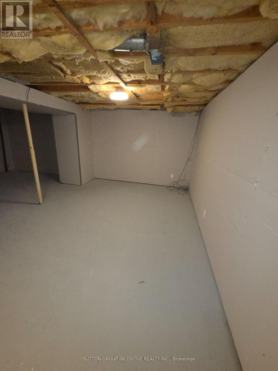 39 Royal Oak Drive, Innisfil, Ontario L0L 1L0 - Photo 31 - N12885146