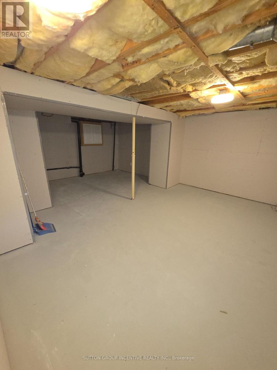 39 Royal Oak Drive, Innisfil, Ontario L0L 1L0 - Photo 32 - N12885146