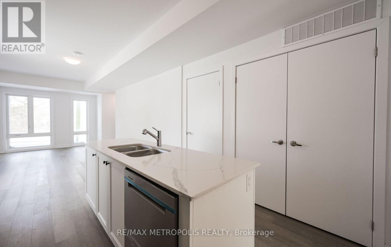 113 - 51 Jefferson Side Road, Richmond Hill, Ontario  L4E 1M1 - Photo 4 - N12884246