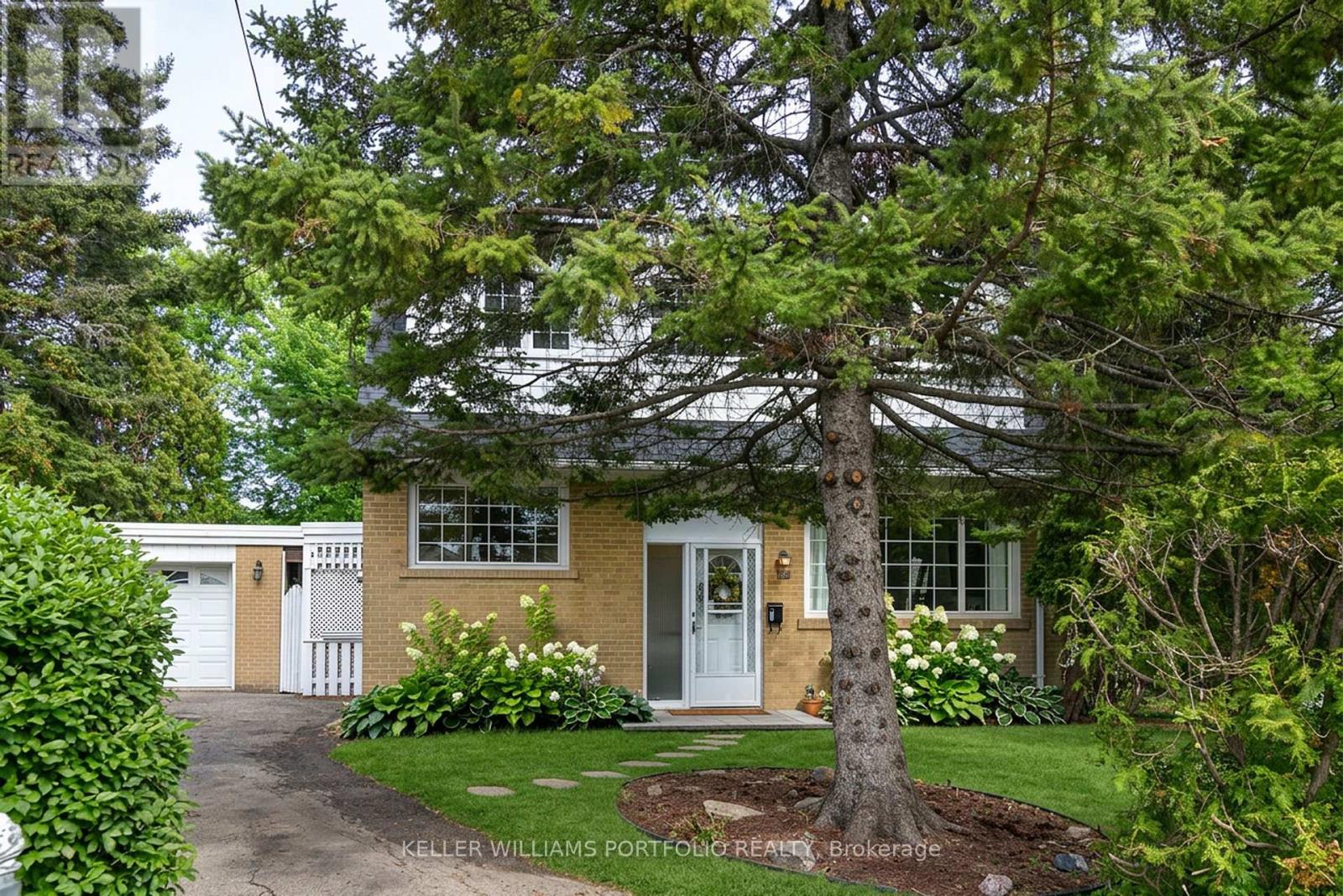 88 Sabrina Dr Drive, Toronto, Ontario  M9R 2J9 - Photo 2 - W12883166