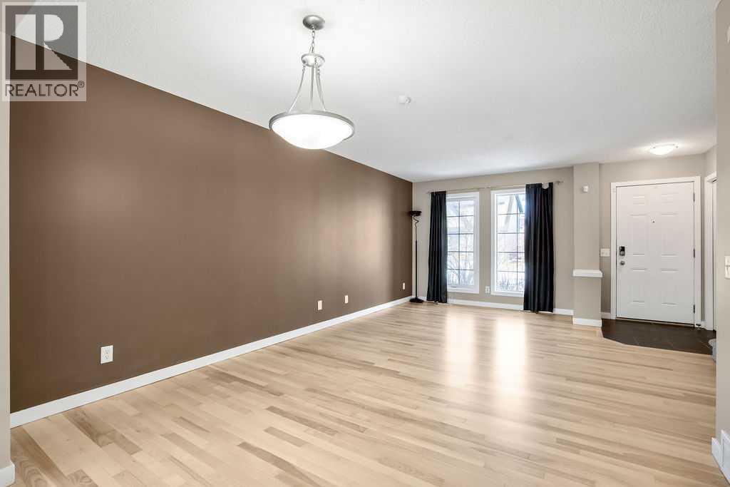 230 Elgin Place SE, Calgary, Alberta  T2Z 4V8 - Photo 7 - A2284891