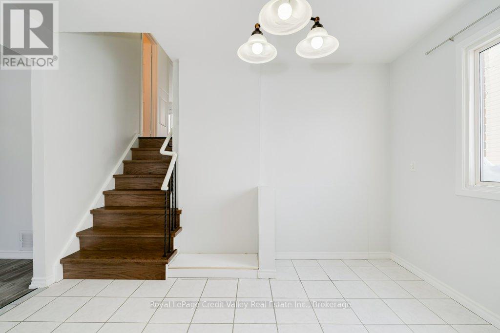 376 Hansen Road N, Brampton, Ontario  L6V 3P7 - Photo 8 - W12885214