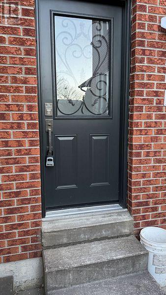 410 Victor Court, Pickering, Ontario L1W 3J8 - Photo 2 - E12885218