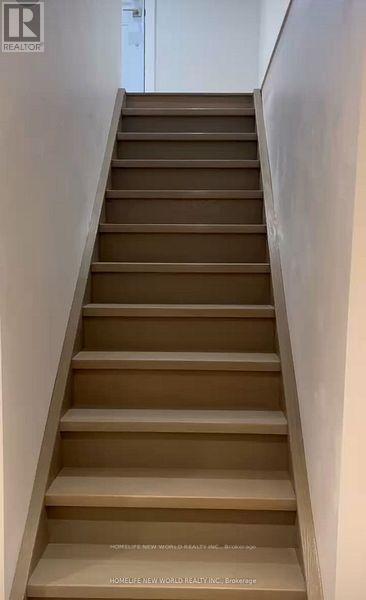 410 Victor Court, Pickering, Ontario L1W 3J8 - Photo 3 - E12885218