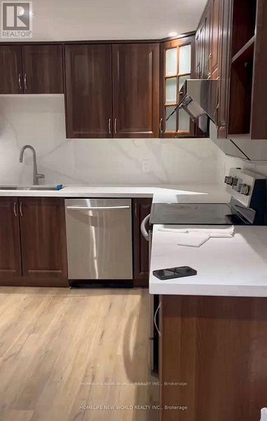 410 Victor Court, Pickering, Ontario L1W 3J8 - Photo 4 - E12885218