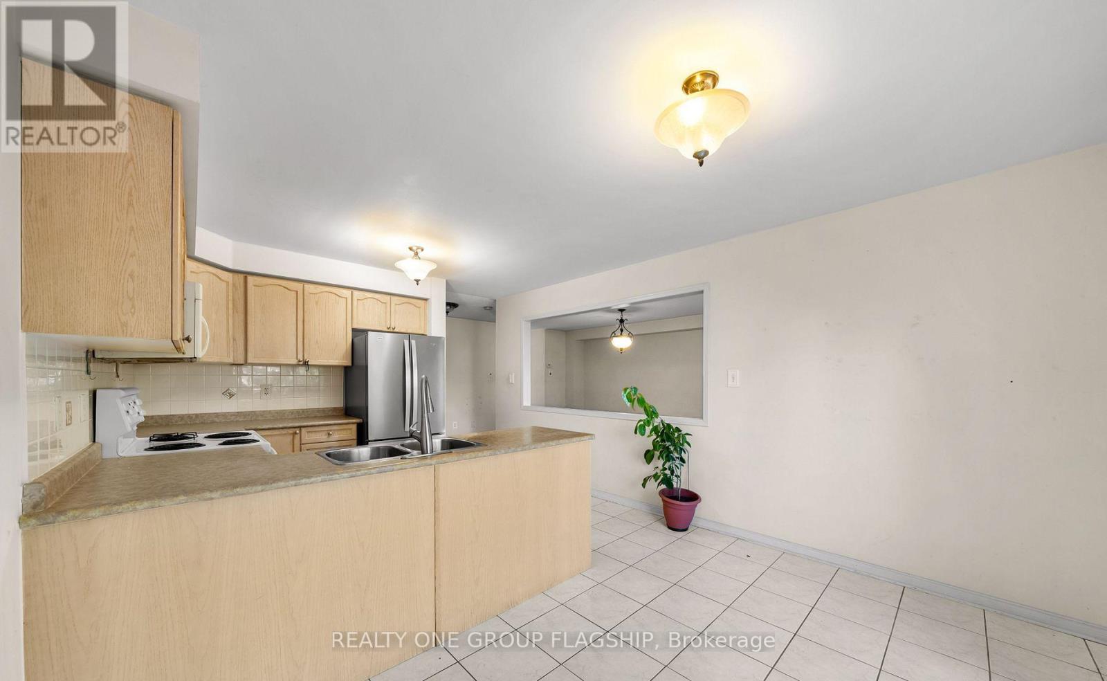 909 Oaktree Crescent, Newmarket, Ontario  L3X 2Z1 - Photo 10 - N12885216