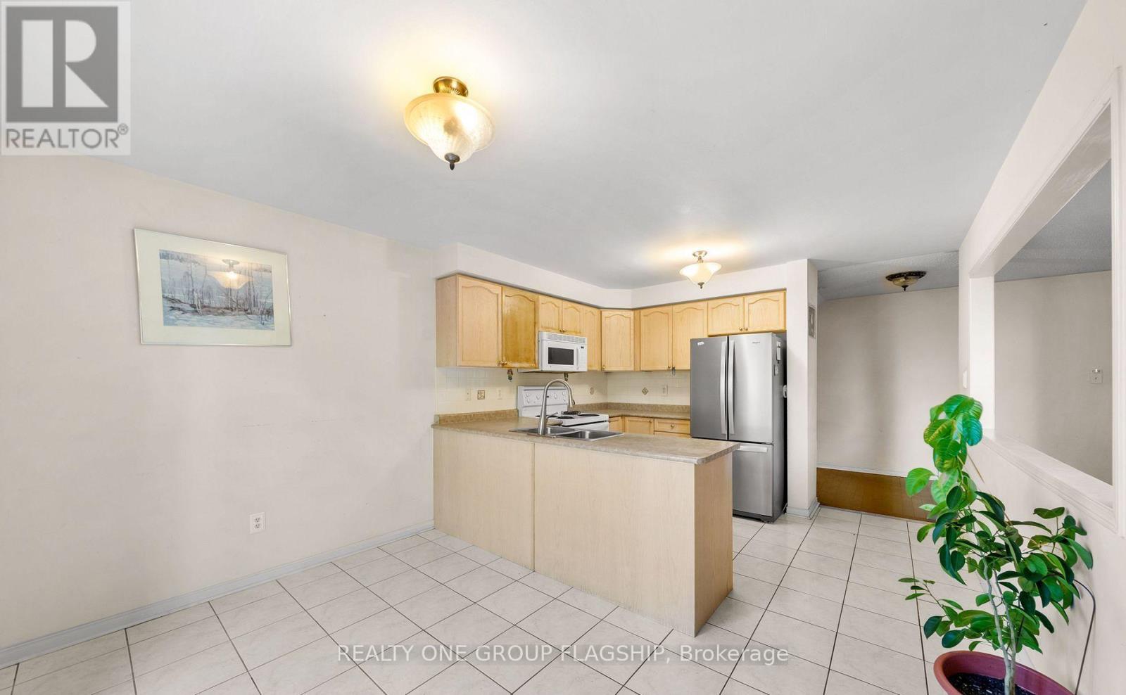 909 Oaktree Crescent, Newmarket, Ontario  L3X 2Z1 - Photo 11 - N12885216