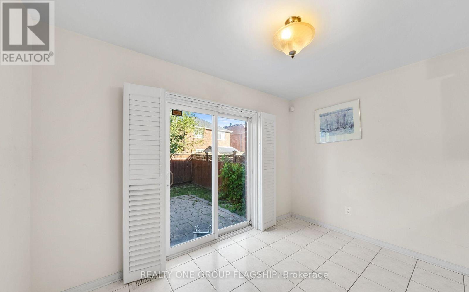 909 Oaktree Crescent, Newmarket, Ontario  L3X 2Z1 - Photo 12 - N12885216