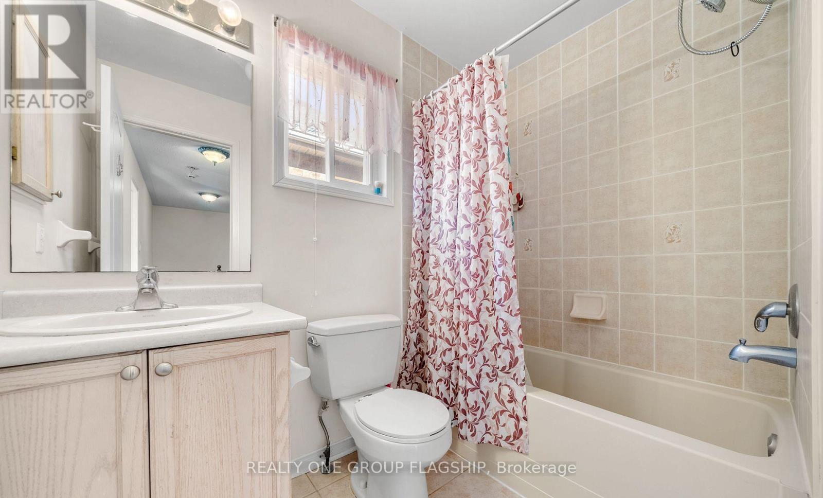 909 Oaktree Crescent, Newmarket, Ontario  L3X 2Z1 - Photo 13 - N12885216