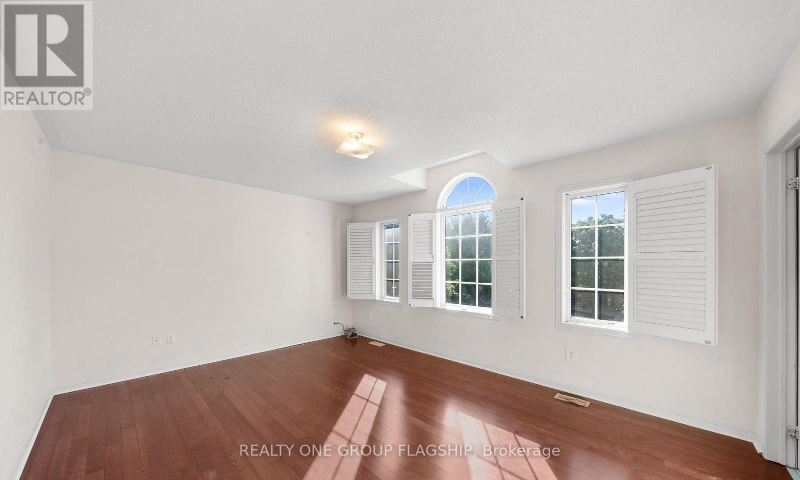 909 Oaktree Crescent, Newmarket, Ontario  L3X 2Z1 - Photo 18 - N12885216